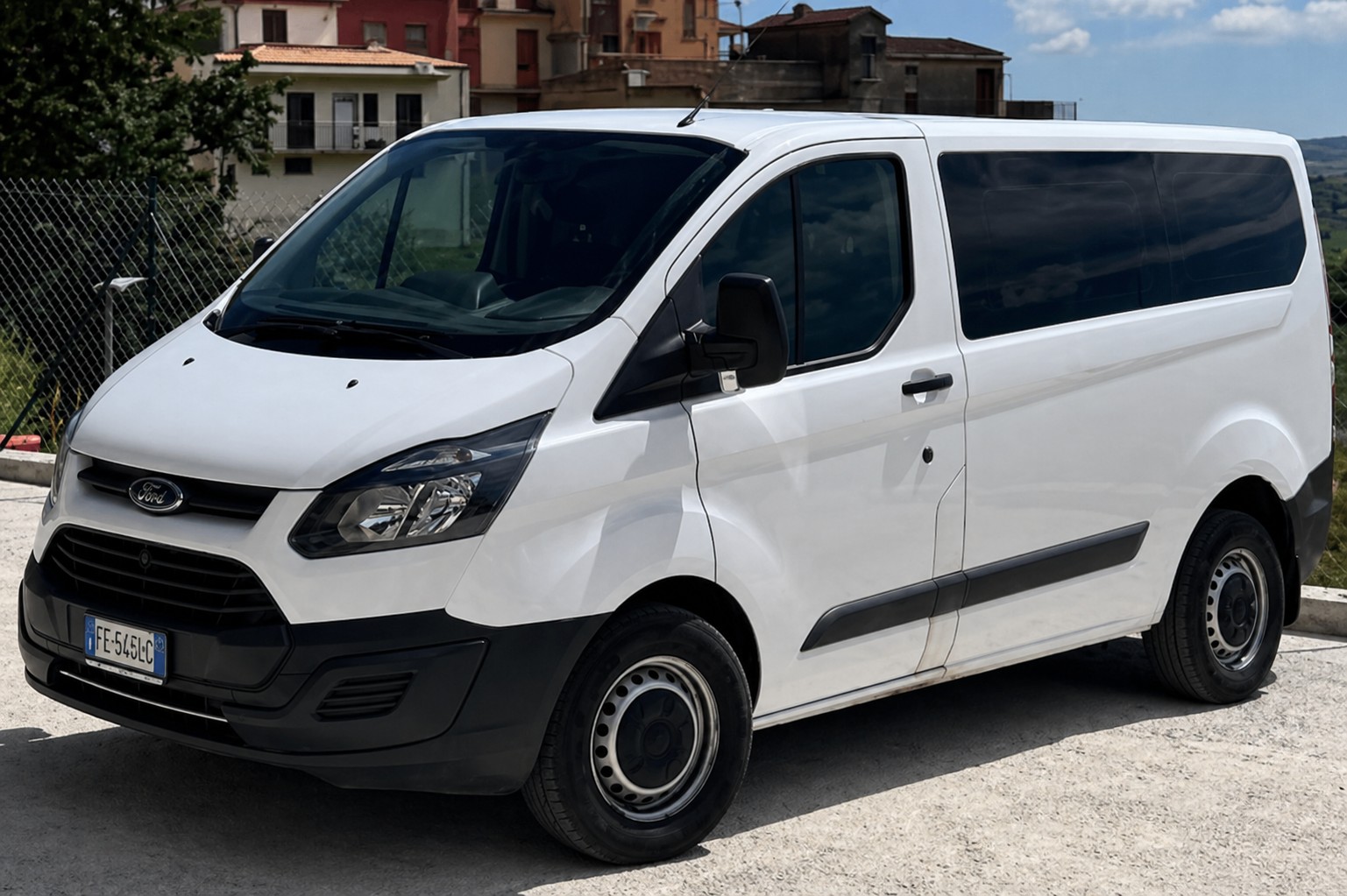 Minivan Ford Custom 9 posti